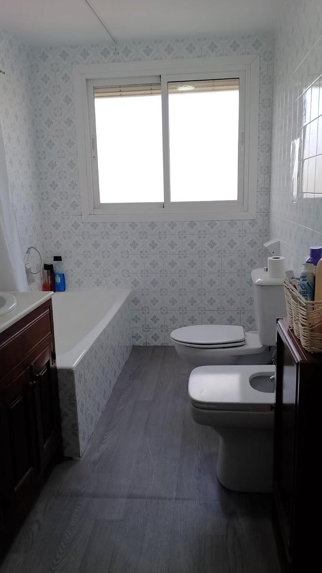 Privada Comoda Centro Vialia Estacion De Tren Maria Zambrano Y Tambien Cerca A La Playa Habitación en casa particular